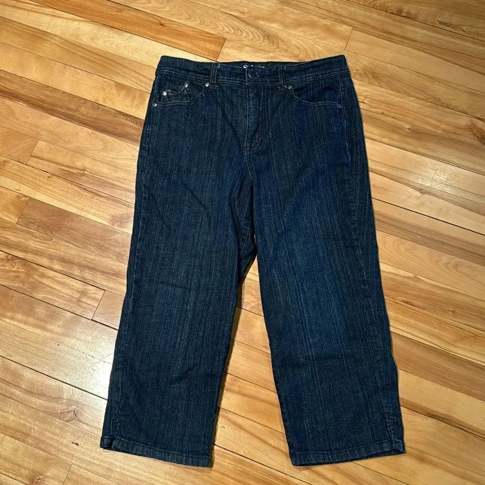 Style & Co dark wash tummy control sparkle back pocket clam digger jeans. Size 8